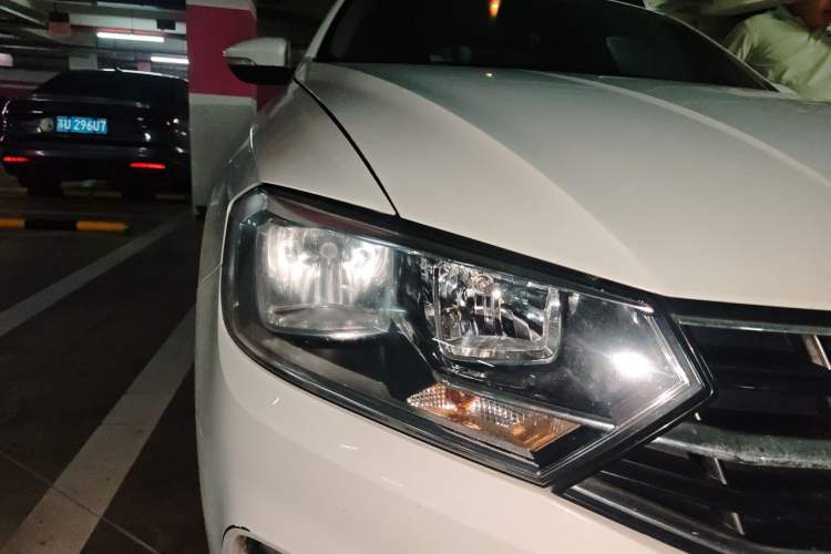 Used Volkswagen Bora 2017 1.6L Automatic Comfort Model Right Front Headlight