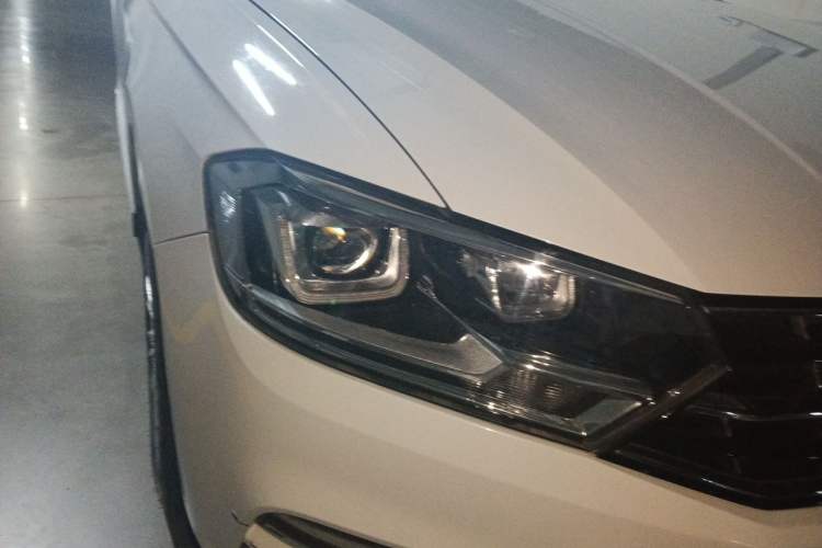 Used Volkswagen Bora 2017 230TSI DSG Comfort Version Right Front Headlight
