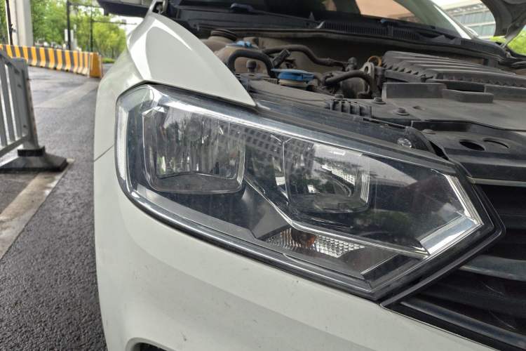 Used Volkswagen Bora 2017 1.6L Automatic Fashion Model Right Front Headlight