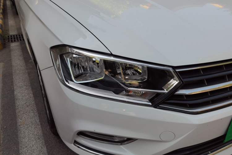 Used Volkswagen Bora 2017 1.6L Manual Comfort Model Right Front Headlight