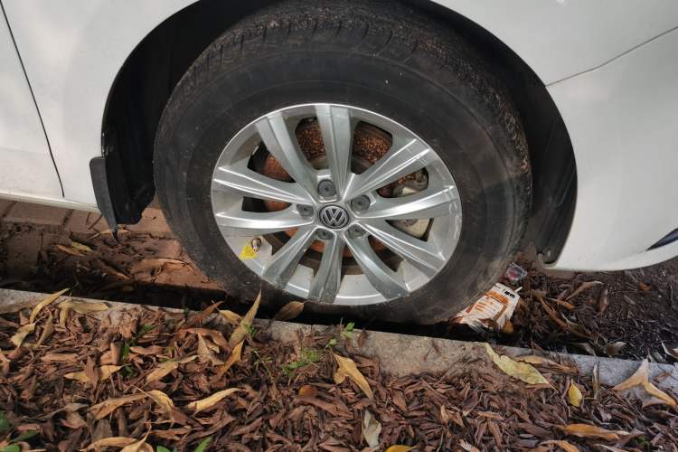 Used Volkswagen Bora 2017 1.6L Automatic Fashion Model Right Front Wheel Hub