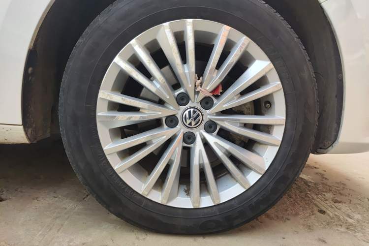 Used Volkswagen Bora 2017 1.6L Automatic Two-Millionth-Vehicle Commemorative Edition Right Front Wheel Hub