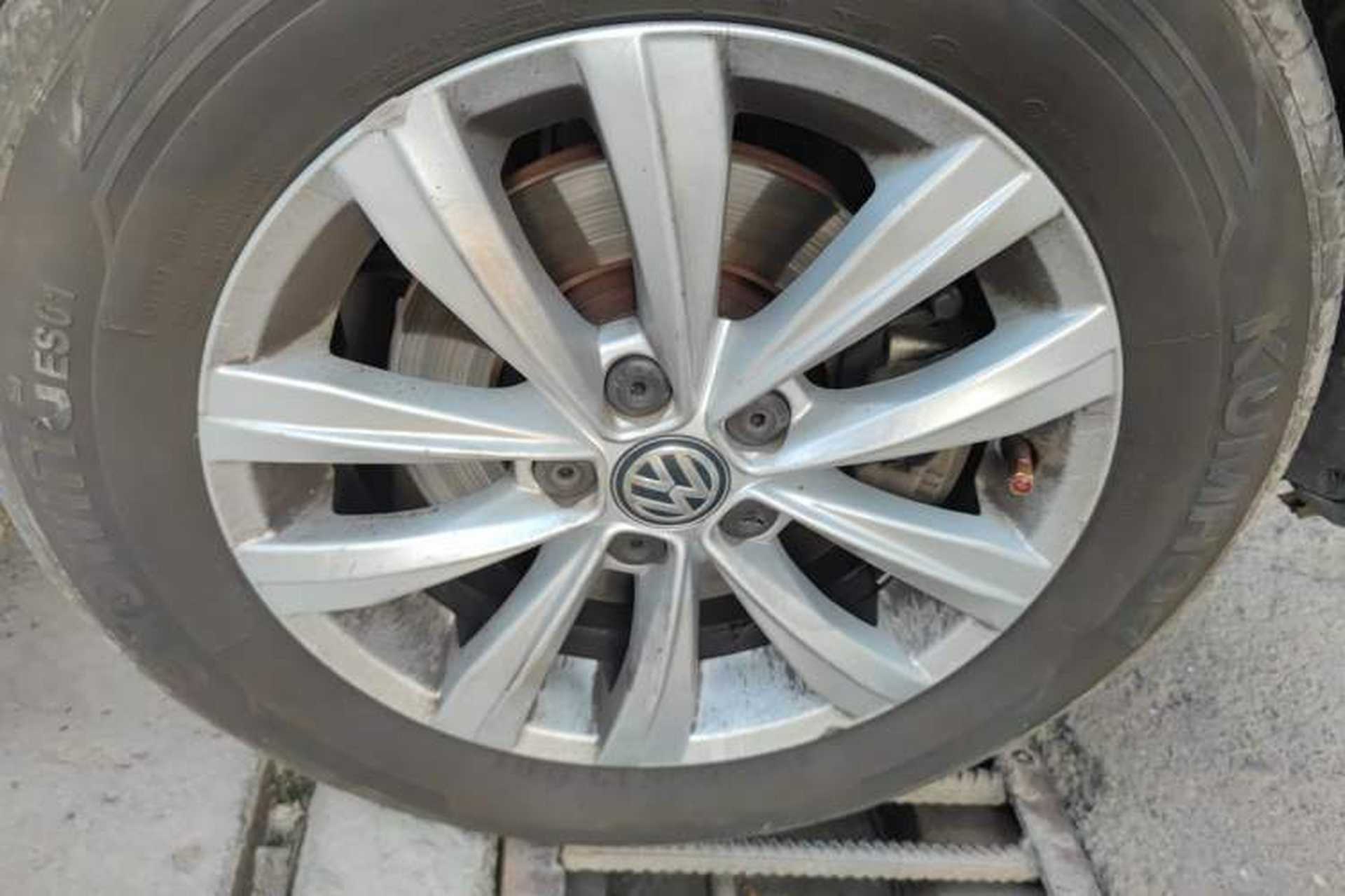 Used Volkswagen Bora 2017 1.6L Manual Fashion Model Right Front Wheel Hub