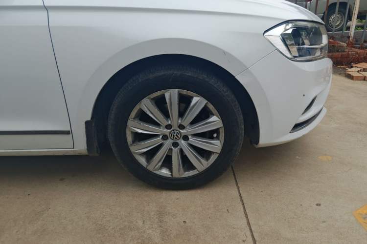 Used Volkswagen Bora 2017 1.6L Manual Comfort Model Right Front Wheel Hub