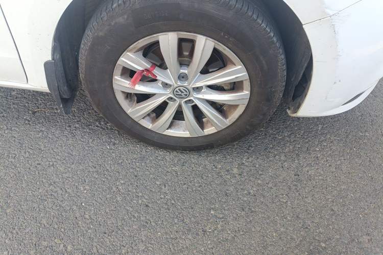 Used Volkswagen Bora 2017 1.6L Automatic Fashion Model Right Front Wheel Hub