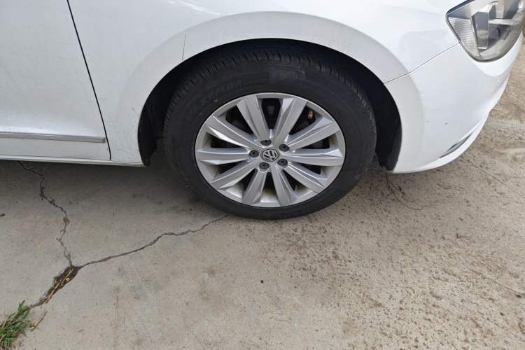 Used Volkswagen Bora 2017 1.6L Manual Comfort Model Right Front Wheel Hub