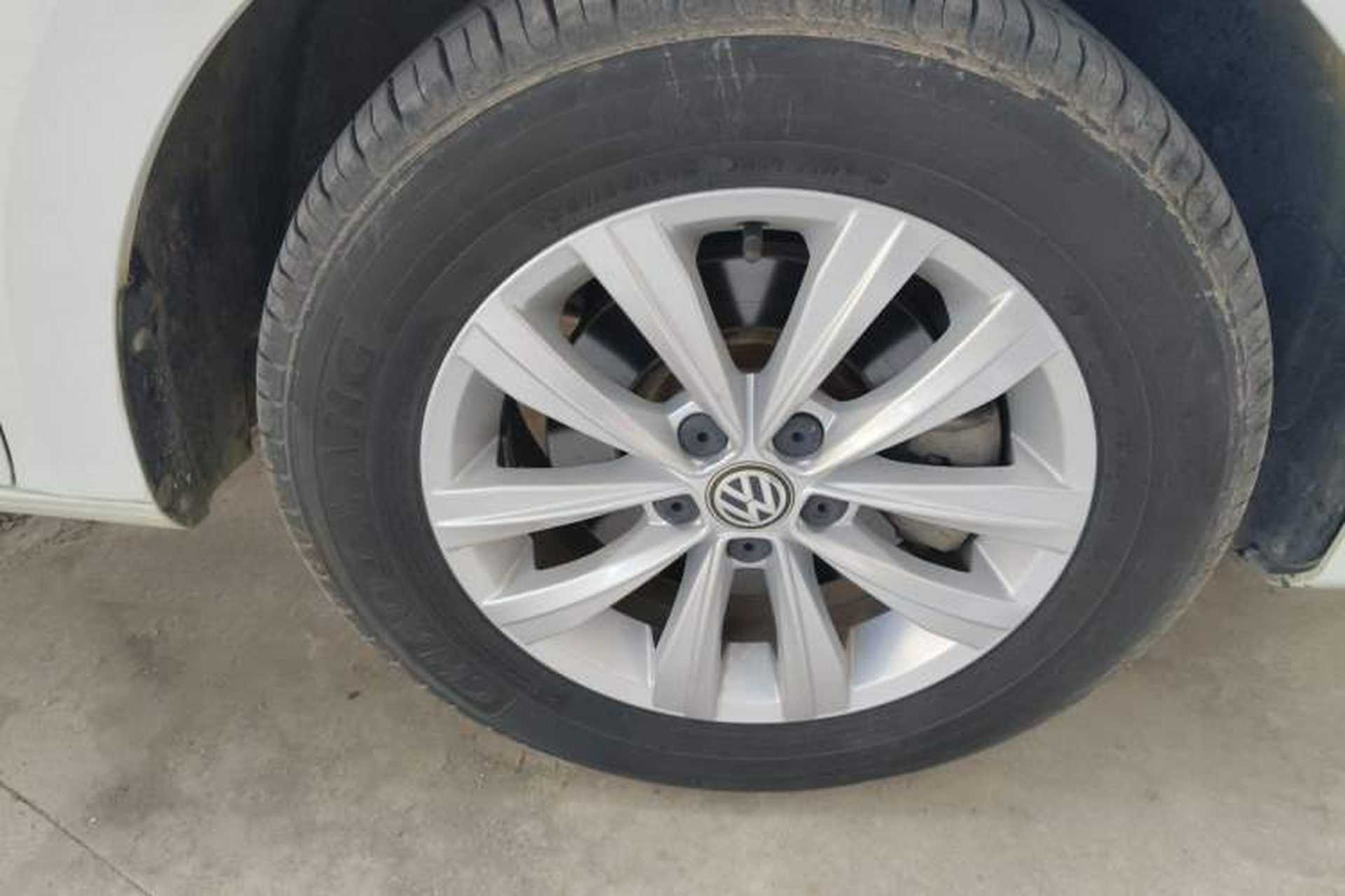 Used Volkswagen Bora 2017 1.6L Automatic Fashion Model Right Front Wheel Hub