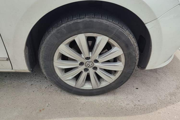 Used Volkswagen Bora 2017 1.6L Automatic Comfort Model Right Front Wheel Hub