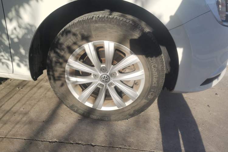 Used Volkswagen Bora 2017 1.6L Automatic Fashion Model Right Front Wheel Hub
