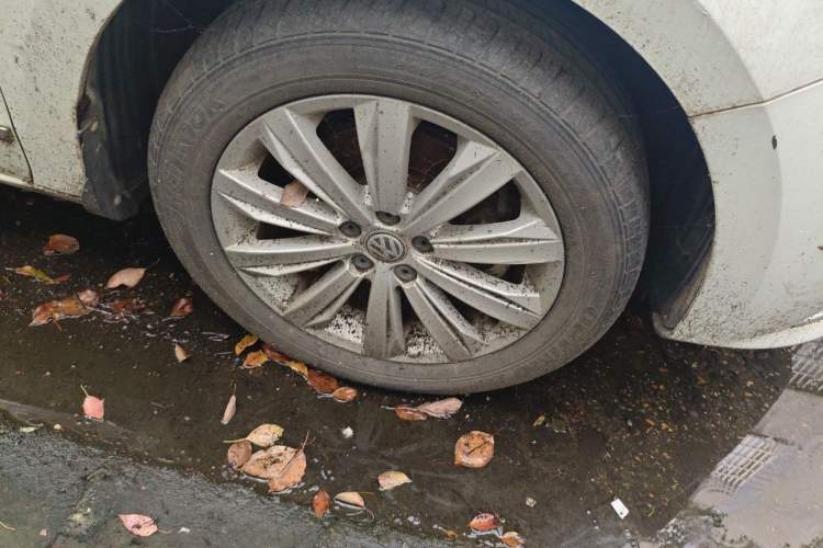 Used Volkswagen Bora 2017 1.6L Automatic Comfort Model Right Front Wheel Hub