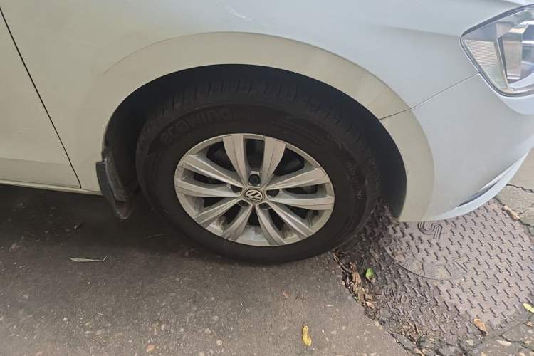Used Volkswagen Bora 2017 1.6L Automatic Fashion Model Right Front Wheel Hub