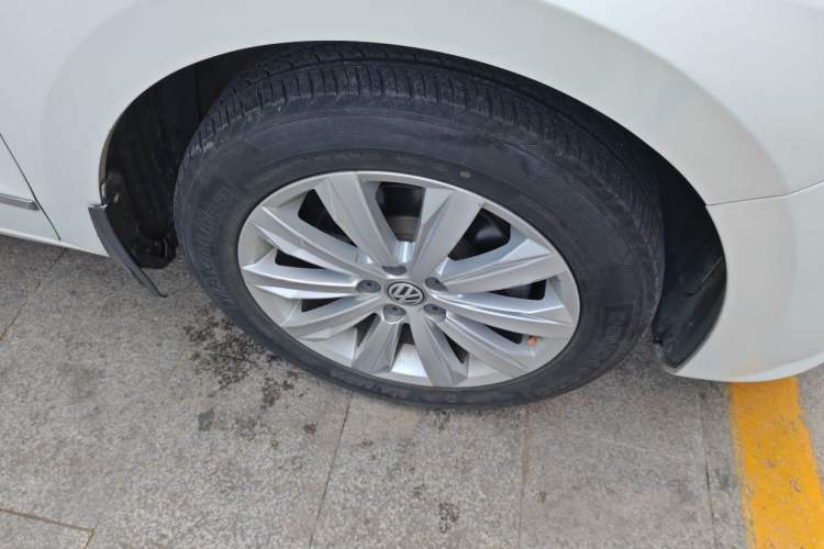 Used Volkswagen Bora 2017 1.6L Automatic Comfort Model Right Front Wheel Hub