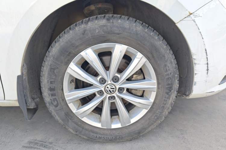 Used Volkswagen Bora 2017 1.6L Automatic Fashion Model Right Front Wheel Hub