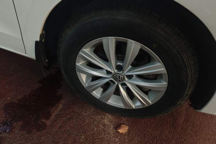 Used Volkswagen Bora 2017 1.6L Manual Fashion Model Right Front Wheel Hub