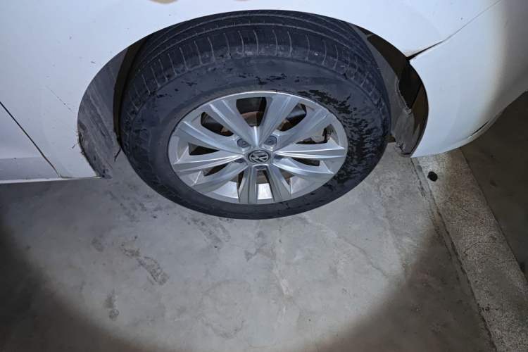 Used Volkswagen Bora 2017 1.6L Automatic Fashion Model Right Front Wheel Hub