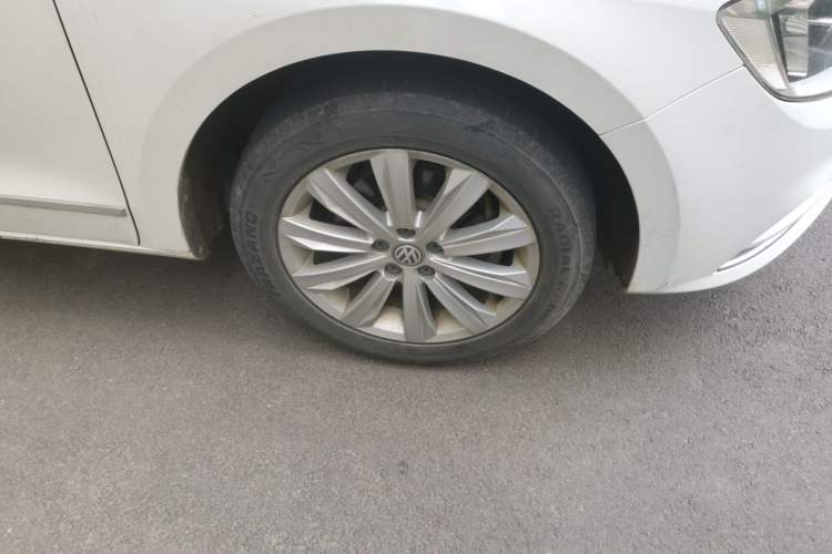 Used Volkswagen Bora 2017 1.6L Automatic Comfort Model Right Front Wheel Hub