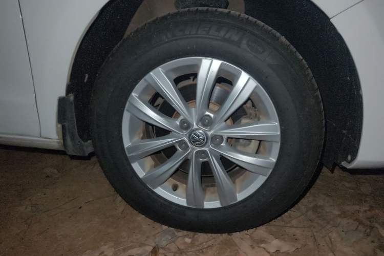 Used Volkswagen Bora 2017 1.6L Manual Fashion Model Right Front Wheel Hub