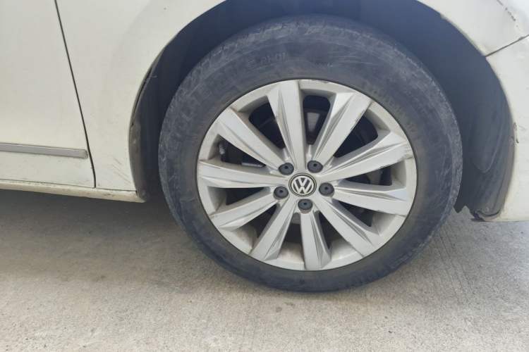 Used Volkswagen Bora 2017 1.6L Manual Comfort Model Right Front Wheel Hub