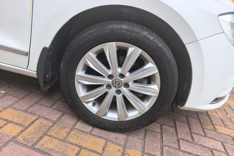 Used Volkswagen Bora 2017 1.6L Automatic Comfort Model Right Front Wheel Hub