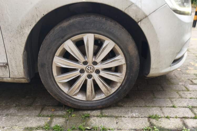 Used Volkswagen Bora 2017 1.6L Automatic Comfort Model Right Front Wheel Hub