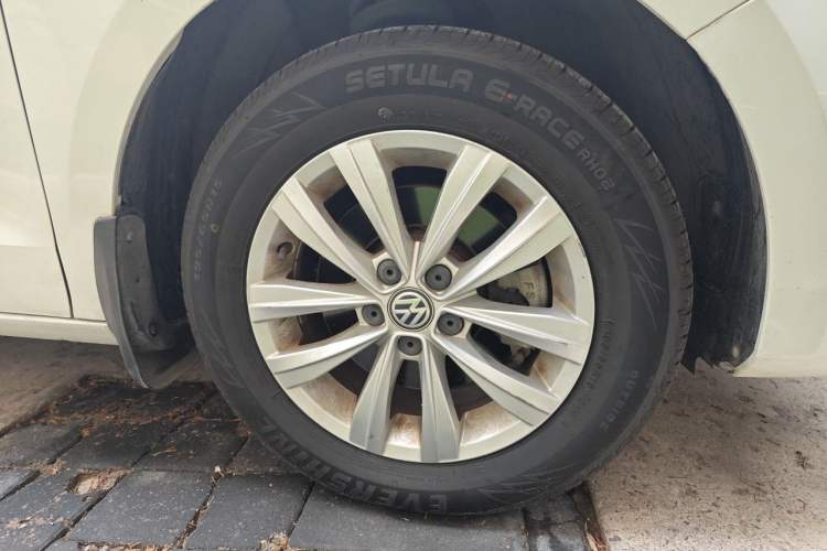 Used Volkswagen Bora 2017 1.6L Automatic Fashion Model Right Front Wheel Hub