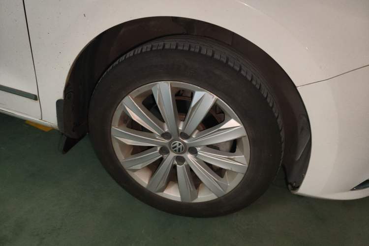 Used Volkswagen Bora 2017 1.6L Automatic Comfort Model Right Front Wheel Hub