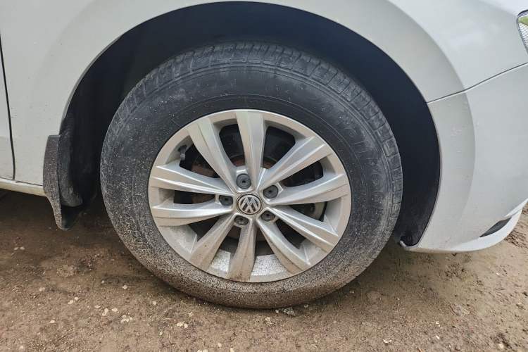 Used Volkswagen Bora 2017 1.6L Automatic Fashion Model Right Front Wheel Hub