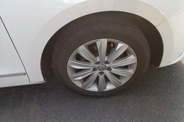Used Volkswagen Bora 2017 1.6L Automatic Comfort Model Right Front Wheel Hub
