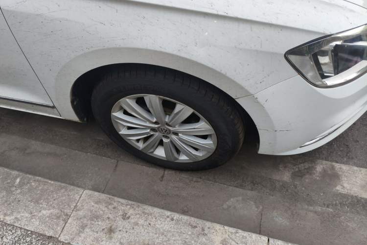 Used Volkswagen Bora 2017 1.6L Automatic Comfort Model Right Front Wheel Hub