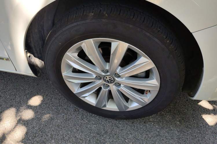 Used Volkswagen Bora 2017 1.6L Automatic Comfort Model Right Front Wheel Hub