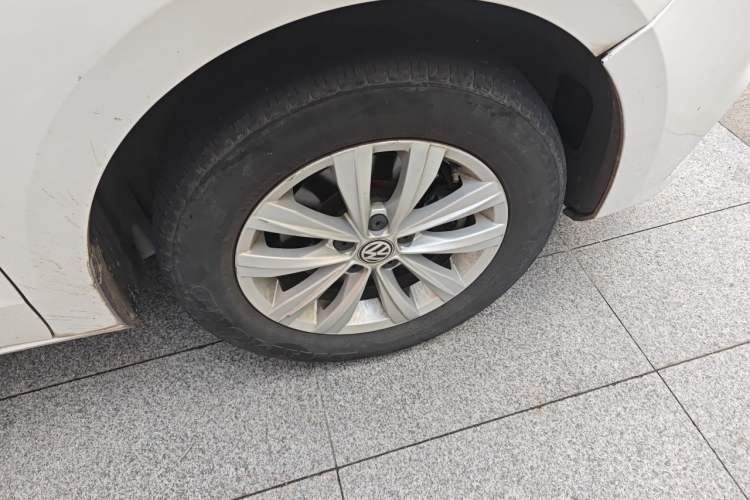 Used Volkswagen Bora 2017 1.6L Automatic Fashion Model Right Front Wheel Hub