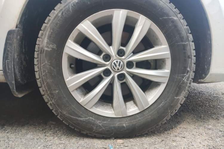 Used Volkswagen Bora 2017 1.6L Manual Fashion Model Right Front Wheel Hub