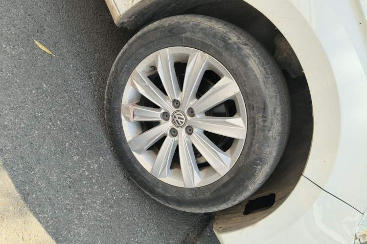 Used Volkswagen Bora 2017 1.6L Automatic Comfort Model Right Front Wheel Hub