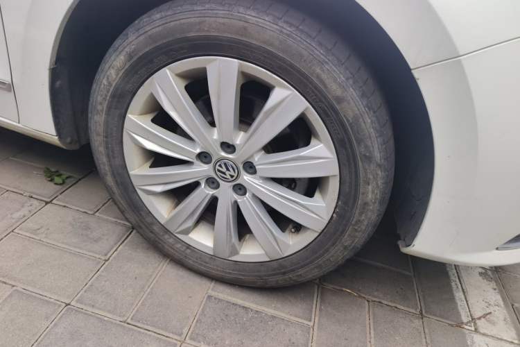 Used Volkswagen Bora 2017 1.6L Manual Comfort Model Right Front Wheel Hub