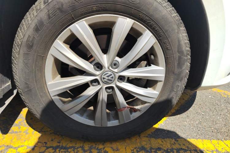Used Volkswagen Bora 2017 1.6L Automatic Fashion Model Right Front Wheel Hub
