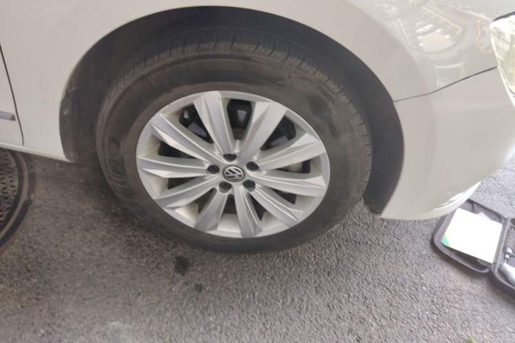 Used Volkswagen Bora 2017 1.6L Automatic Comfort Model Right Front Wheel Hub