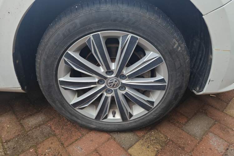 Used Volkswagen Bora 2017 1.6L Automatic Comfort Model Right Front Wheel Hub