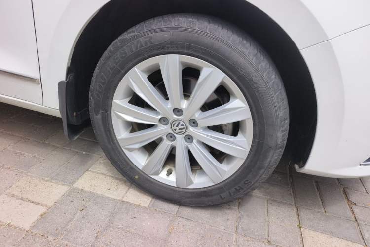 Used Volkswagen Bora 2017 1.6L Manual Comfort Model Right Front Wheel Hub