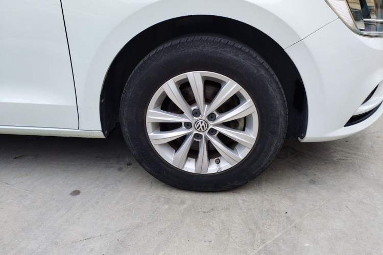 Used Volkswagen Bora 2017 1.6L Automatic Fashion Model Right Front Wheel Hub