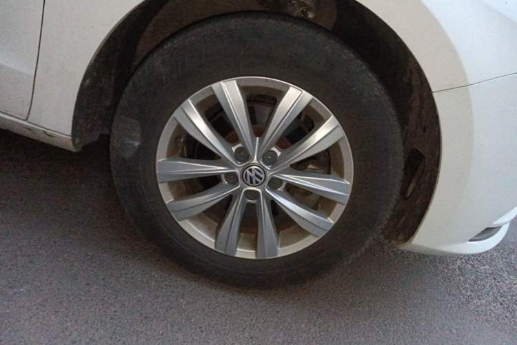 Used Volkswagen Bora 2017 1.6L Manual Fashion Model Right Front Wheel Hub