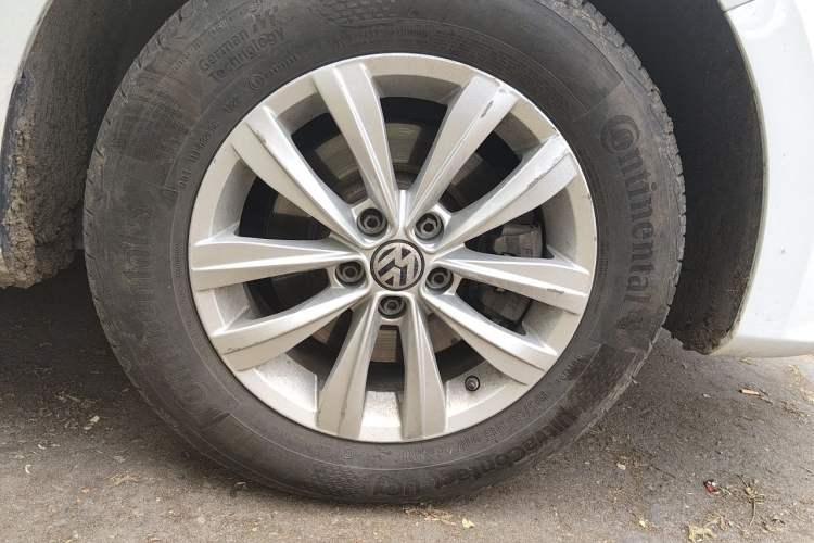 Used Volkswagen Bora 2017 1.6L Manual Fashion Model Right Front Wheel Hub