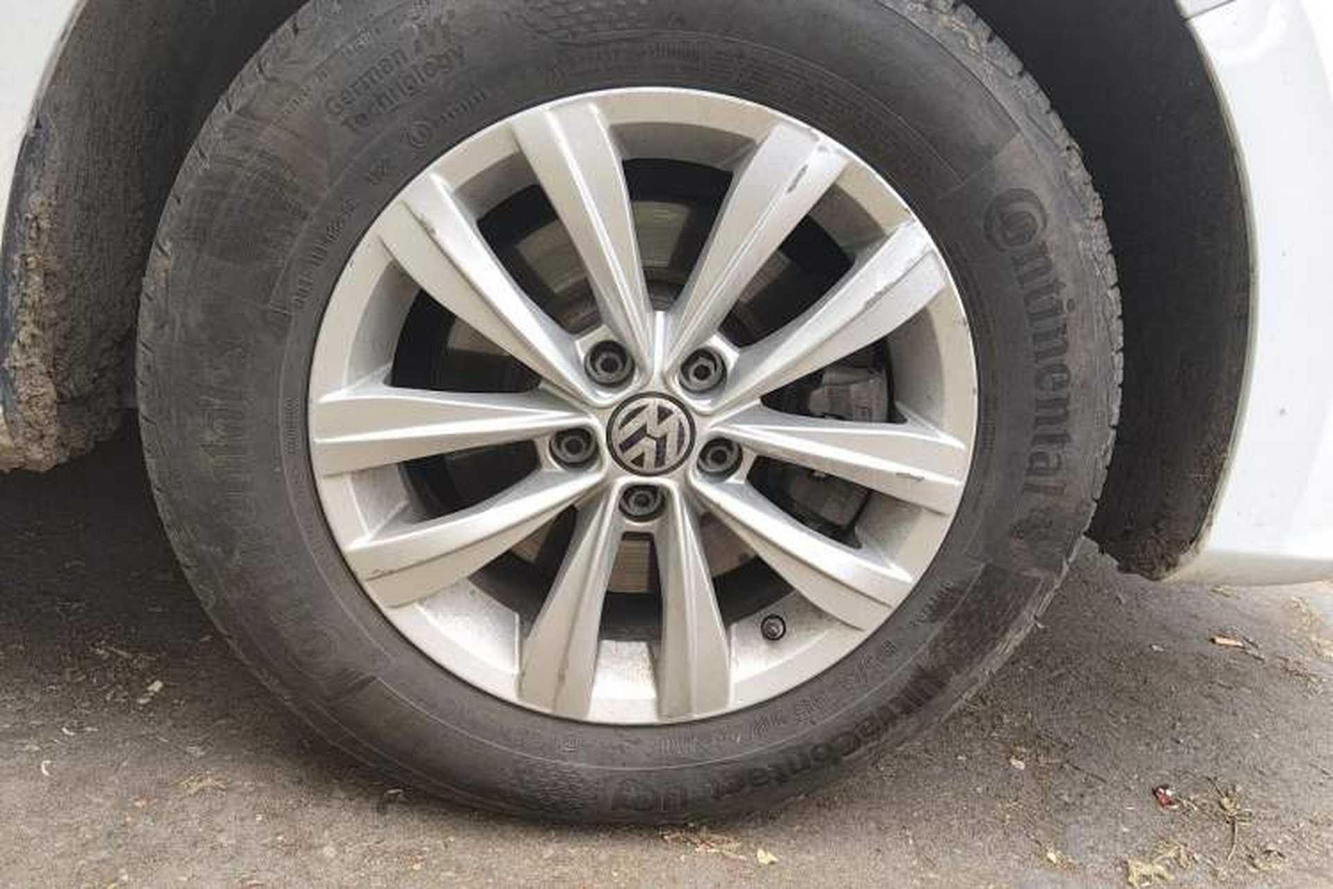 Used Volkswagen Bora 2017 1.6L Manual Fashion Model Right Front Wheel Hub