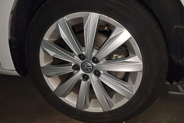 Used Volkswagen Bora 2017 1.6L Automatic Comfort Model Right Front Wheel Hub