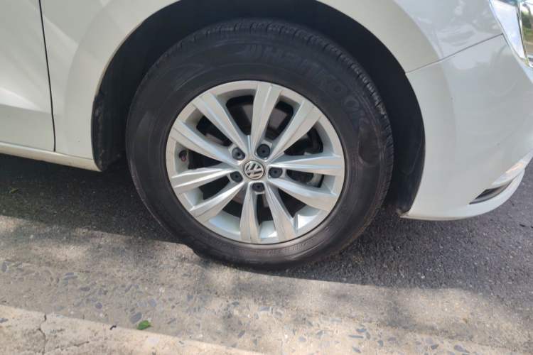 Used Volkswagen Bora 2017 1.6L Manual Fashion Model Right Front Wheel Hub