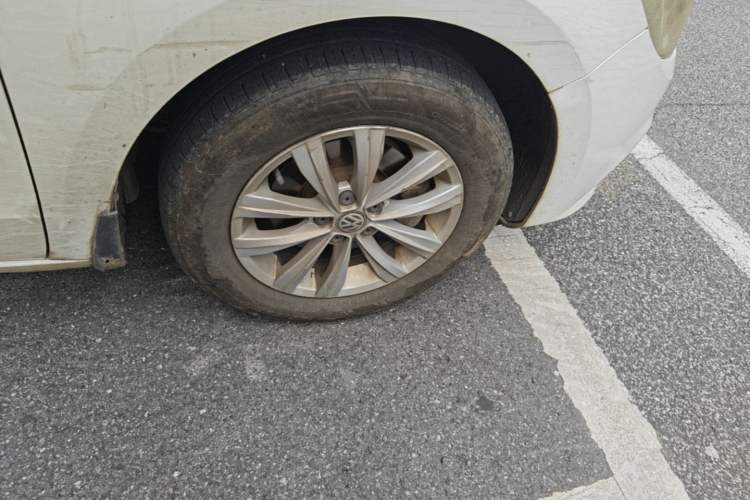 Used Volkswagen Bora 2017 1.6L Automatic Fashion Model Right Front Wheel Hub