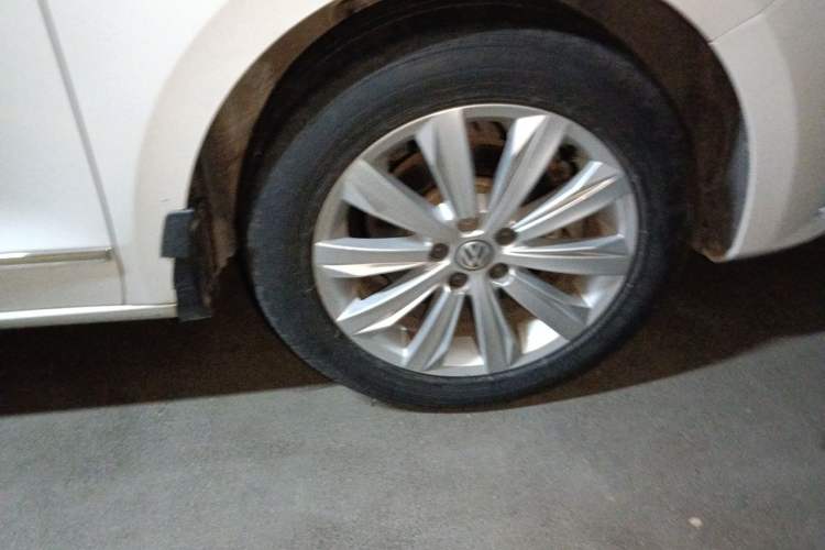 Used Volkswagen Bora 2017 230TSI DSG Comfort Version Right Front Wheel Hub