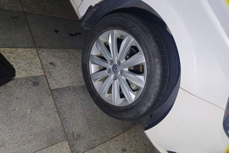 Used Volkswagen Bora 2017 1.6L Automatic Comfort Model Right Front Wheel Hub