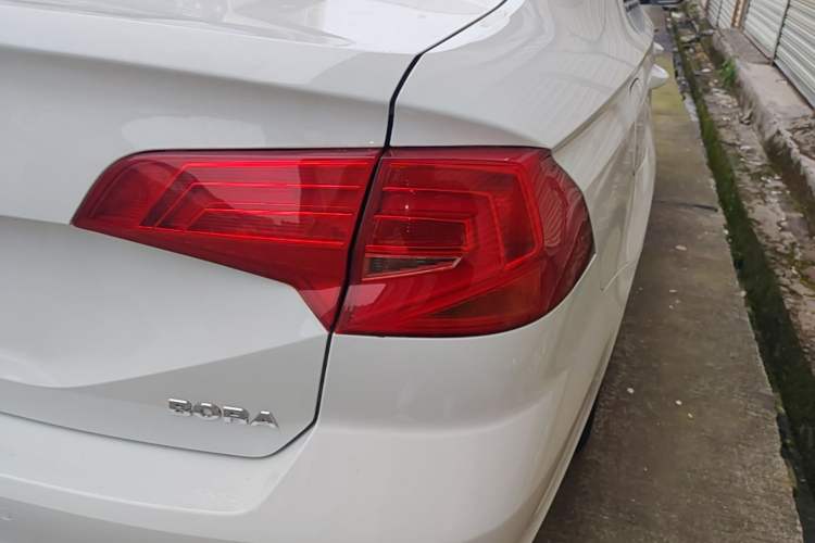 Used Volkswagen Bora 2017 1.6L Automatic Comfort Model Right Rear Taillight