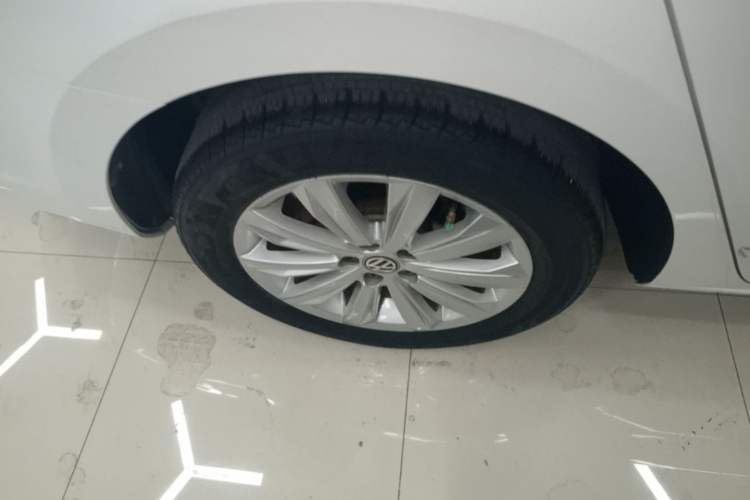 Used Volkswagen Bora 2017 1.6L Automatic Comfort Model Right Rear Wheel Hub