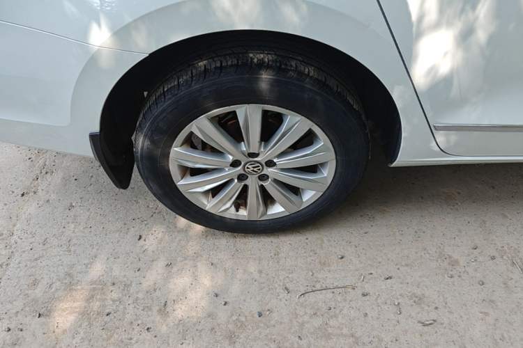 Used Volkswagen Bora 2017 1.6L Automatic Comfort Model Right Rear Wheel Hub